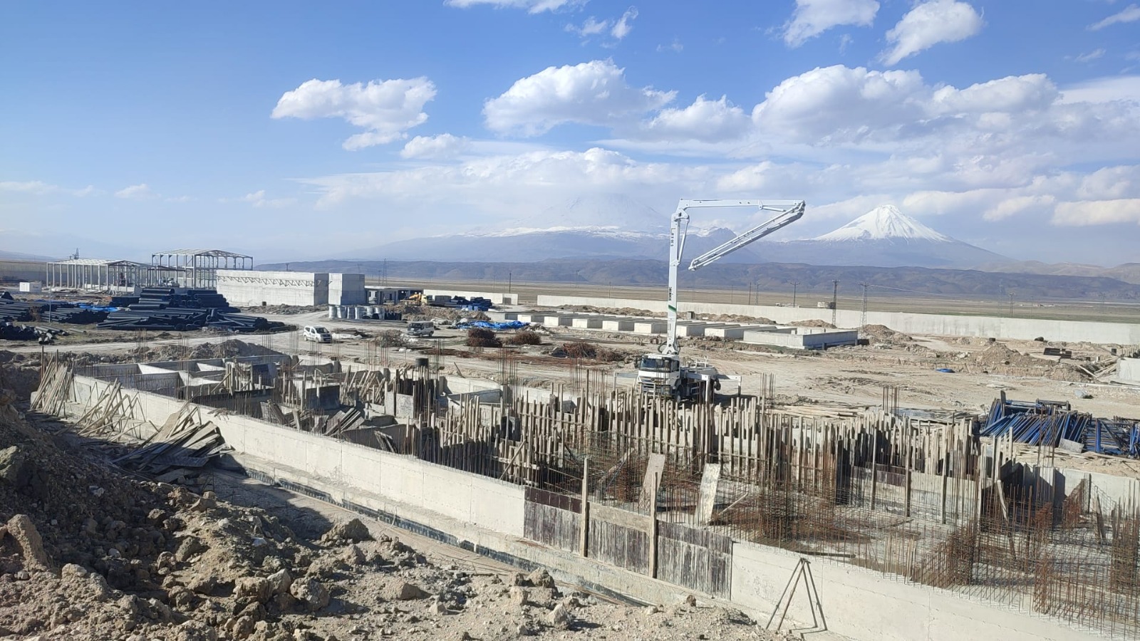 Hakkari Merkez Ağaçdibi Köyü Kurt Fak Tepe Üs Bölgesi Yol Yapım İşi